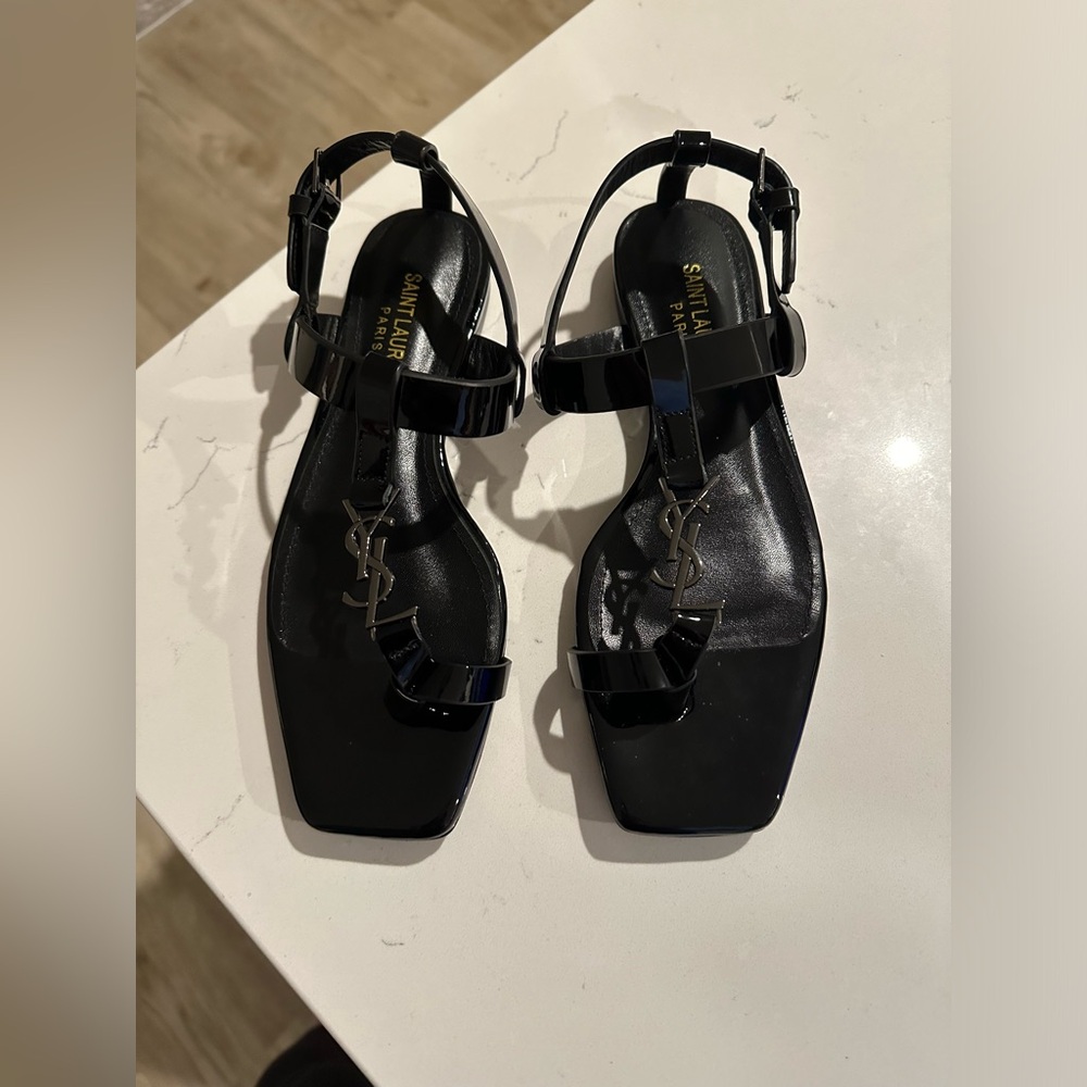 YSL Yves Saint Laurent black T-strap thong sandals | size 6